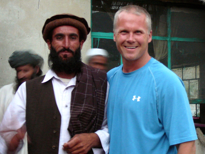 Spencer Sekyer with Manno the chimpanzee in Duhok, Kurdistan